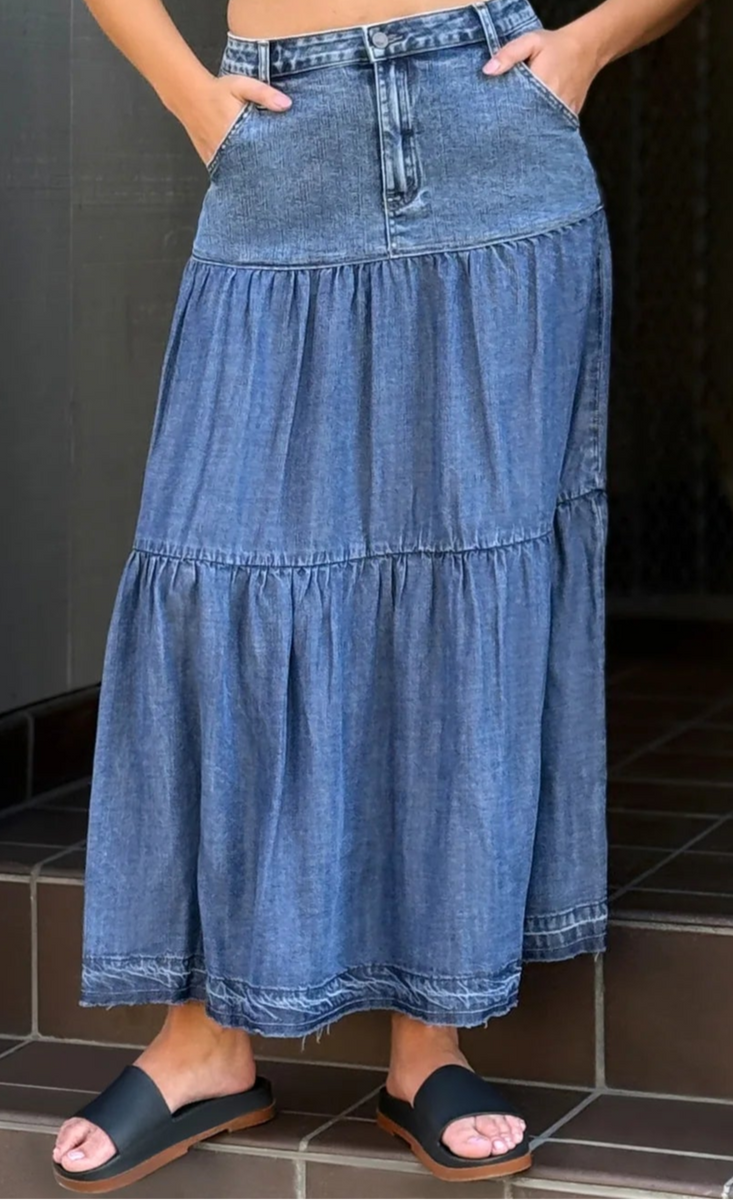 【sacai】Sheek Back Light Wash Skirt WL1952SHIGHDENIM_0883_1600x_ad